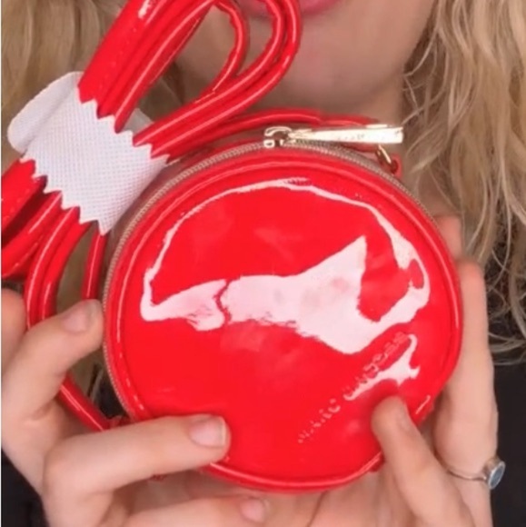 Marc Jacob’s cherry Red Circle Patent Leather Mini Crossbody Bag NEW - Picture 2 of 9